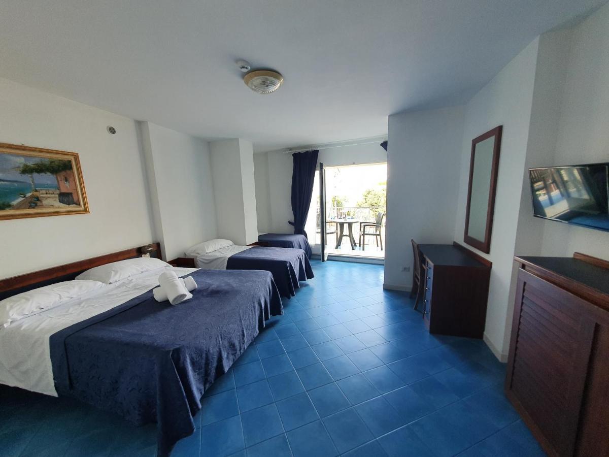 Hotel Il Faro Sorrento Camera foto
