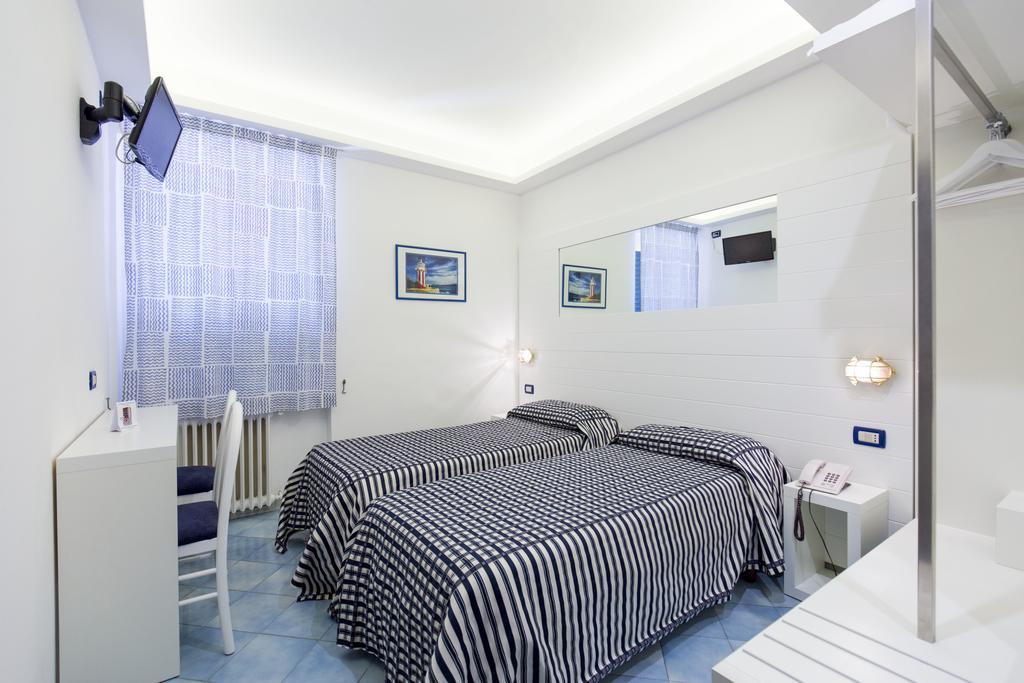 Hotel Il Faro Sorrento Esterno foto